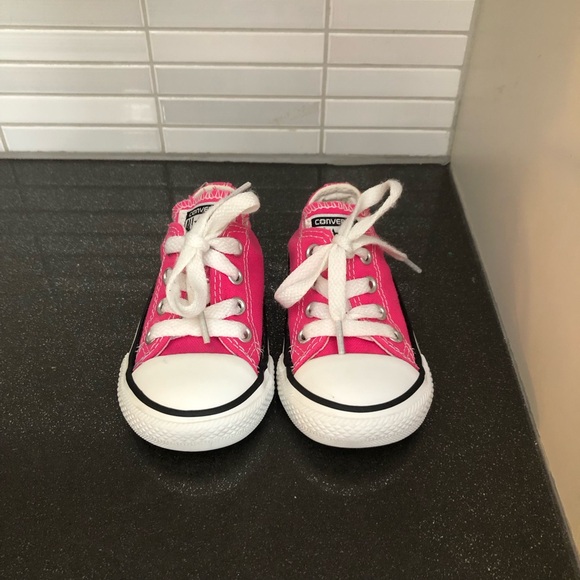 EUC Converse baby Chuck Taylor Low Top - Picture 2 of 10